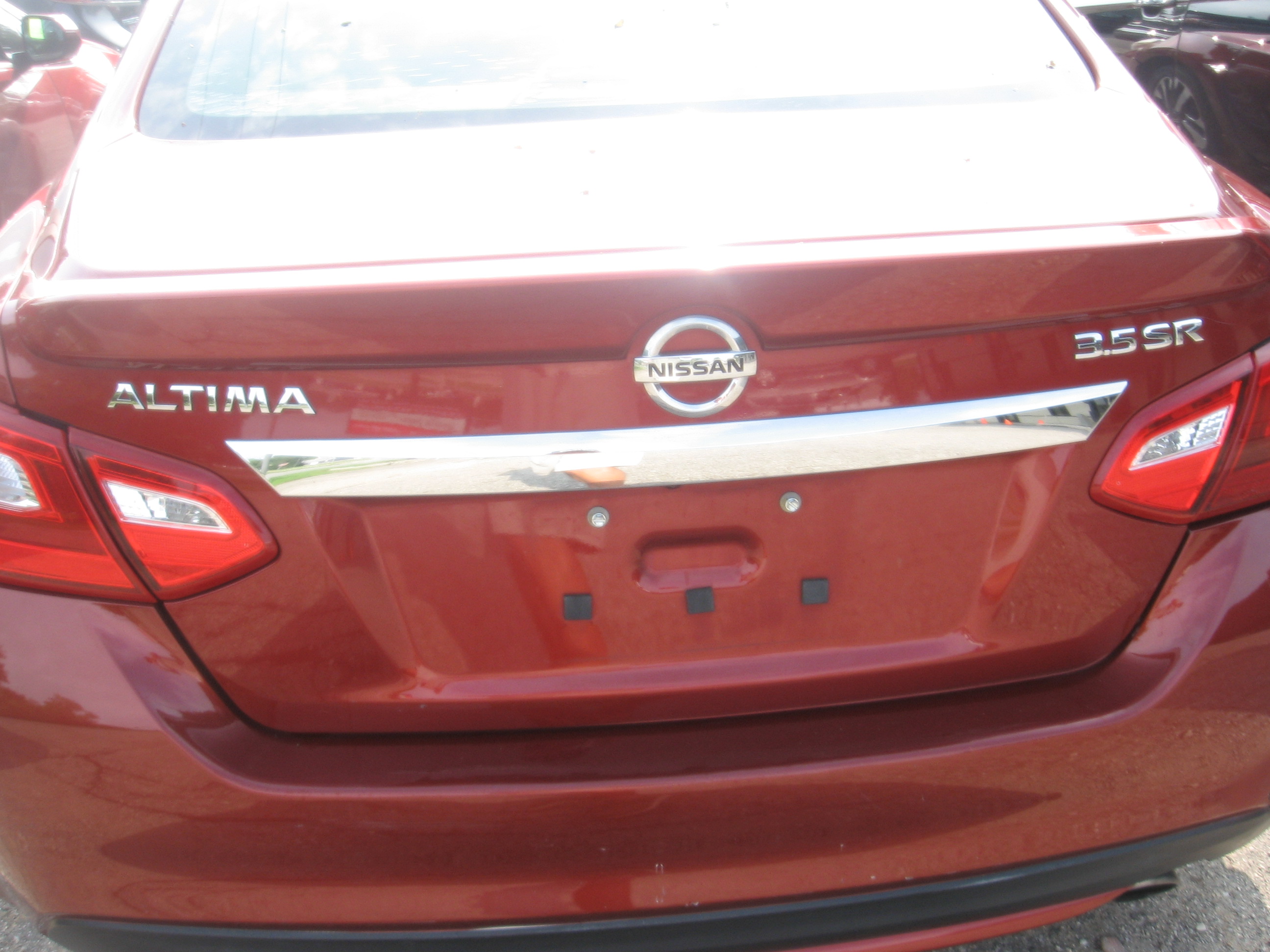 Used 2016 Nissan Altima Sedan w/ Premium Pkg FWD image 5