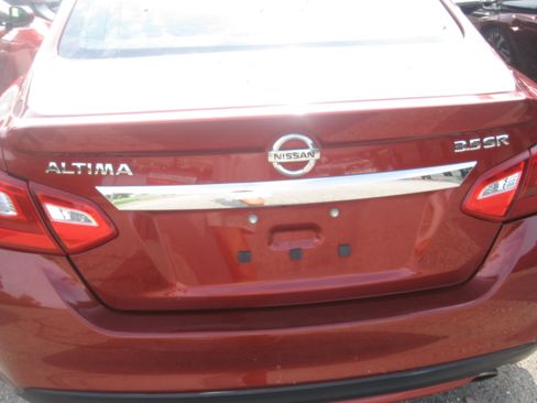 Used 2016 Nissan Altima Sedan w/ Premium Pkg FWD image 5