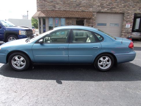 Used 2006 Ford Taurus SE FWD image 8