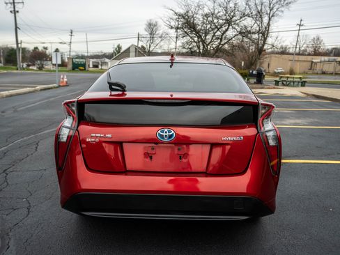 Used 2016 Toyota Prius image 3