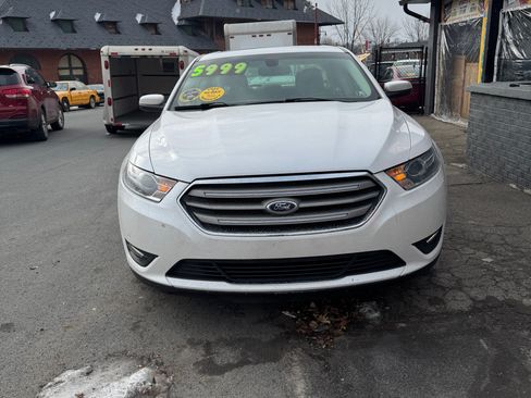 Used 2013 Ford Taurus SEL image 1