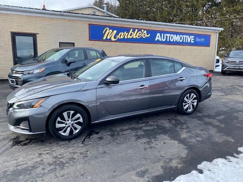 Used 2024 Nissan Altima 2.5 S image 2