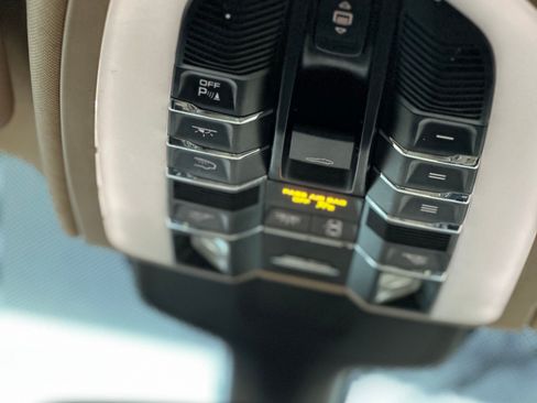 Used 2016 Porsche Cayenne image 26