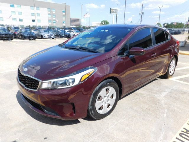 Used 2017 Kia Forte LX Sedan FWD image 4