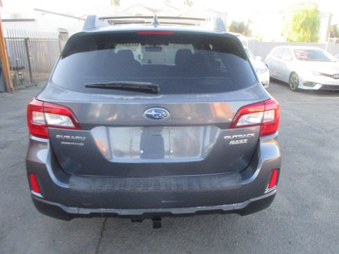 Used 2017 Subaru Outback 2.5i Premium image 10