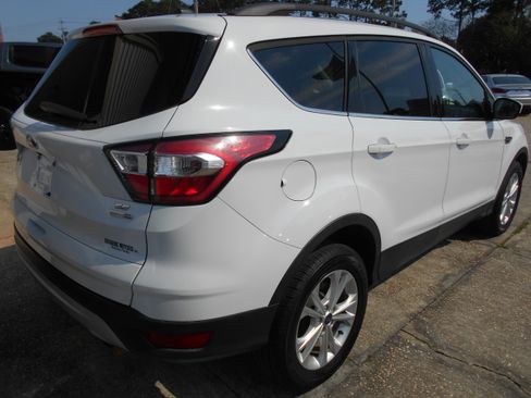 Used 2018 Ford Escape SE image 5