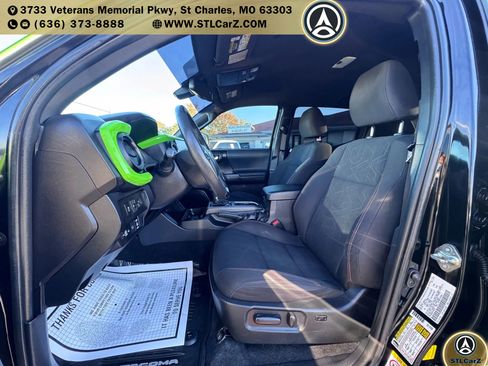 Used 2020 Toyota Tacoma TRD Sport image 9