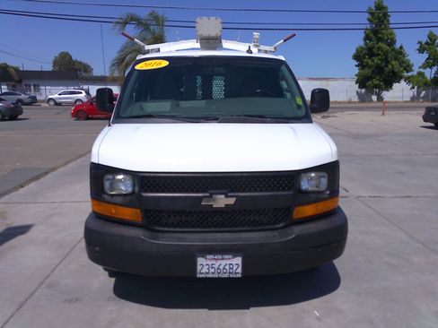 Used 2016 Chevrolet Express 3500 RWD image 5