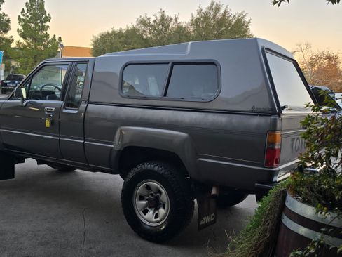 Used 1988 Toyota Pickup Deluxe image 8
