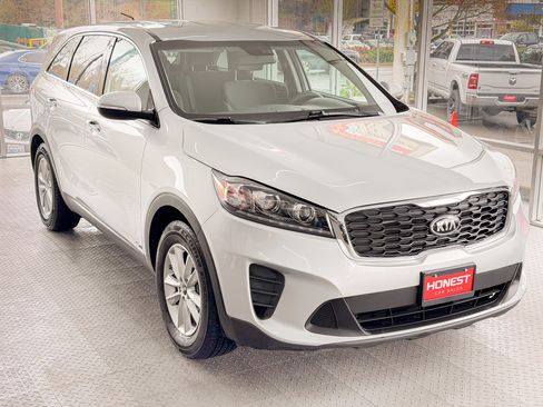 Used 2019 Kia Sorento LX image 1