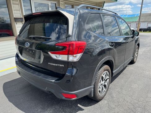 Used 2019 Subaru Forester Premium AWD/4WD image 6