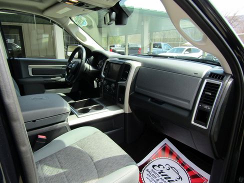 Used 2015 RAM 1500 SLT image 28