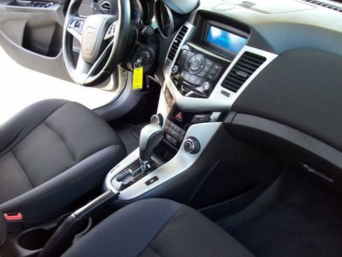 Used 2014 Chevrolet Cruze LT FWD image 14