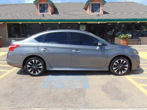 Used 2019 Nissan Sentra SR image 10