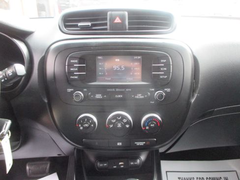 Used 2016 Kia Soul + image 5