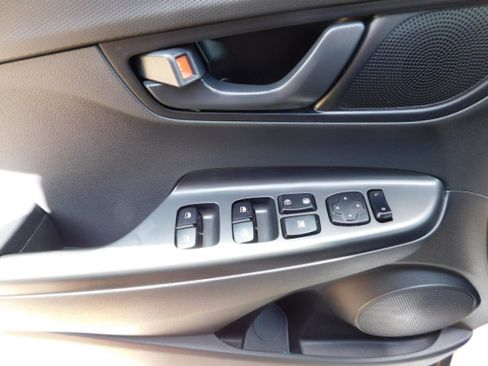 Used 2022 Hyundai Kona SEL image 12