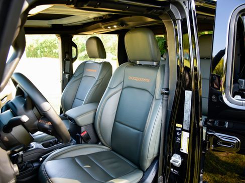 Used 2024 Jeep Gladiator Mojave image 12