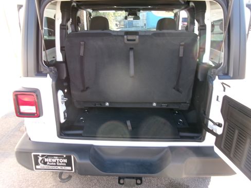 Used 2024 Jeep Wrangler Sport S image 16