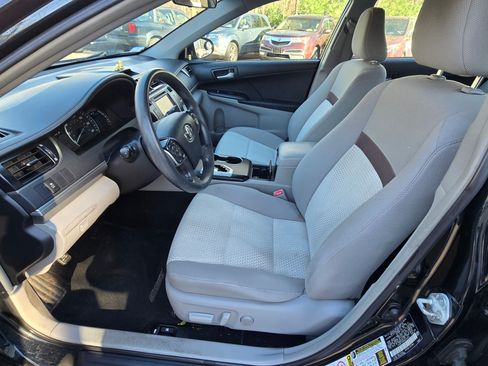 Used 2012 Toyota Camry image 9