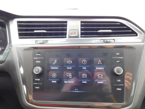Used 2021 Volkswagen Tiguan SEL image 16