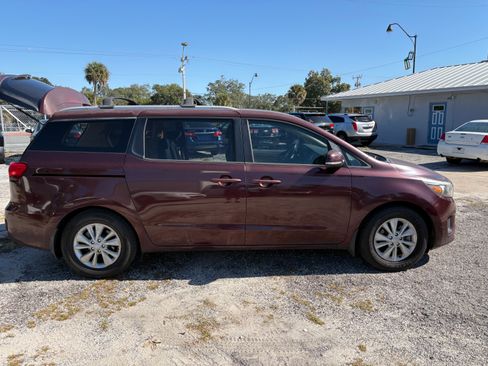 Used 2016 Kia Sedona LX image 3