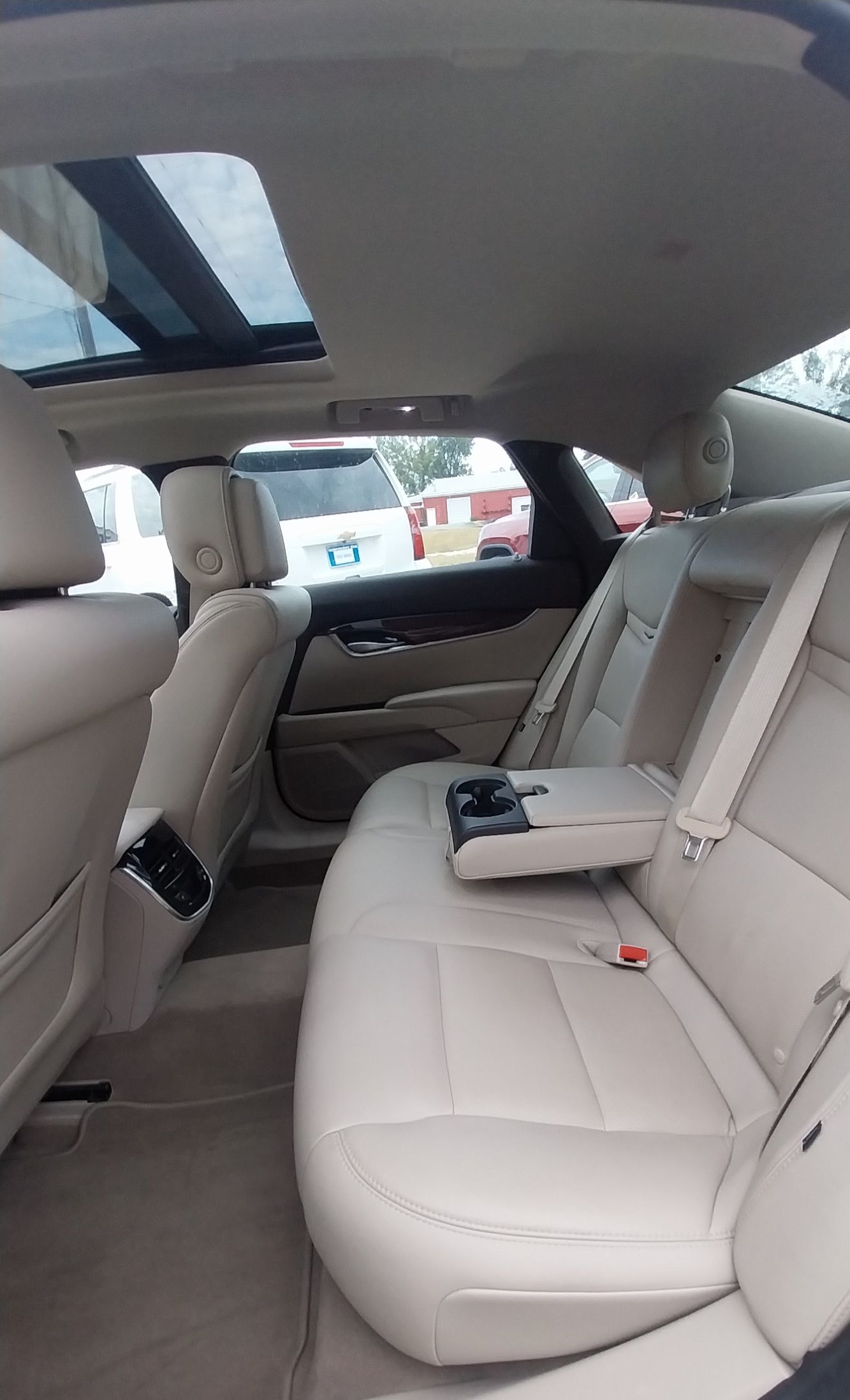 Used 2013 Cadillac XTS Luxury FWD image 13