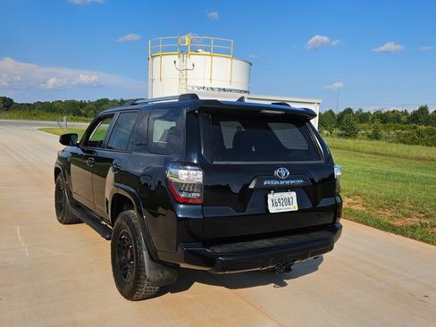 Used 2018 Toyota 4Runner 4WD image 3