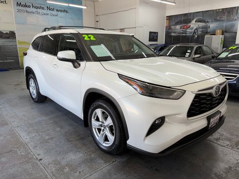 Used 2022 Toyota Highlander FWD LE V6 image 10