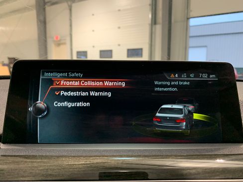 Used 2017 BMW 330i xDrive w/ Driver Assist image 18