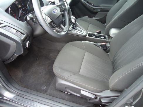 Used 2015 Ford Focus SE image 8