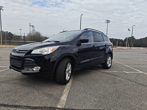 Used 2016 Ford Escape SE image 2