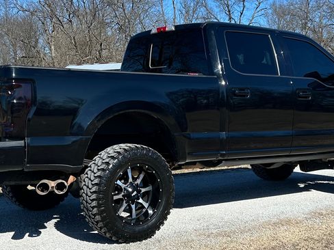 Used 2017 Ford F250 Lariat image 4