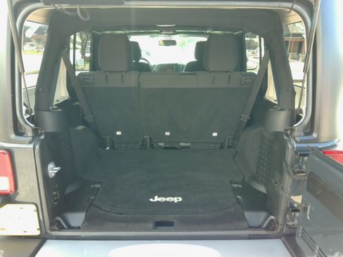 Used 2017 Jeep Wrangler Unlimited Sport S image 31