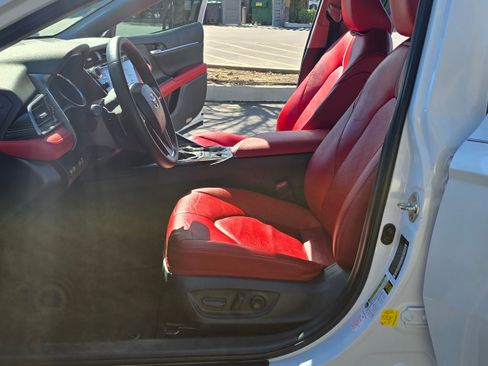 Used 2019 Toyota Camry XSE image 29