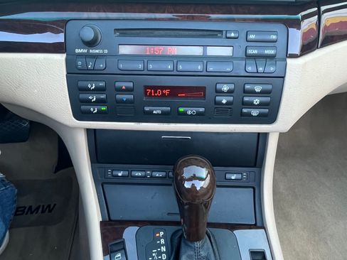 Used 2005 BMW 325Ci image 10