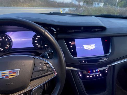 Used 2023 Cadillac XT5 AWD image 12
