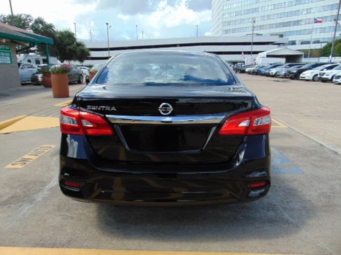 Used 2016 Nissan Sentra S image 5
