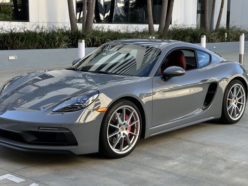 Used 2024 Porsche 718 Cayman GTS image 2