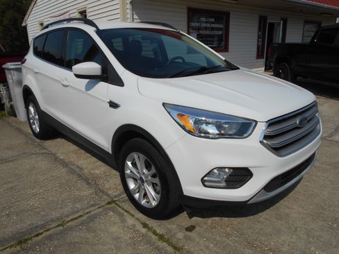 Used 2018 Ford Escape SE image 3