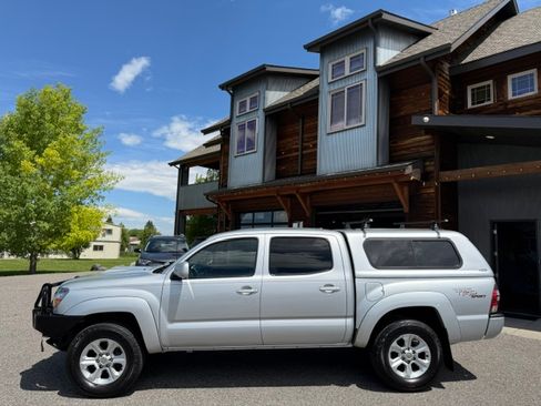 Used 2011 Toyota Tacoma 4x4 Double Cab image 2