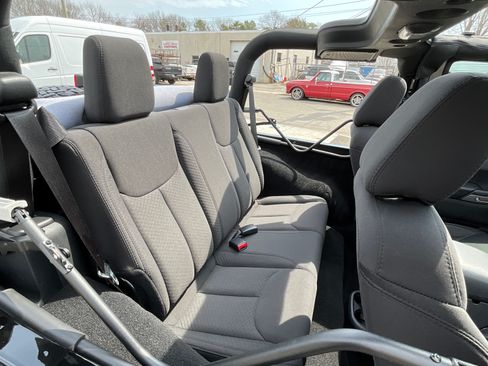 Used 2016 Jeep Wrangler Sport image 15