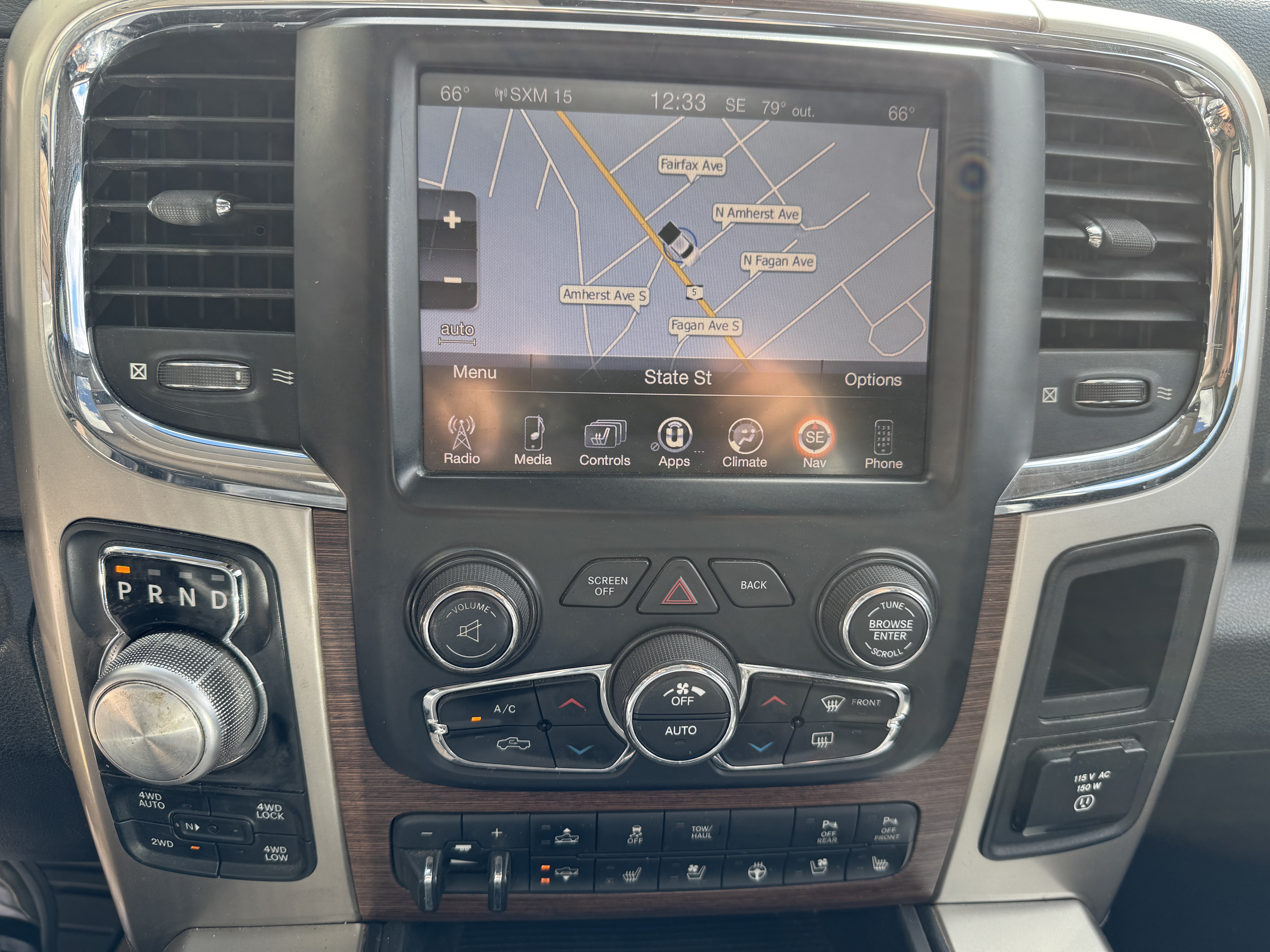 Used 2015 RAM 1500 4x4 Crew Cab Laramie image 21