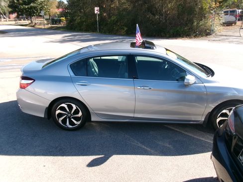 Used 2017 Honda Accord EX-L image 30