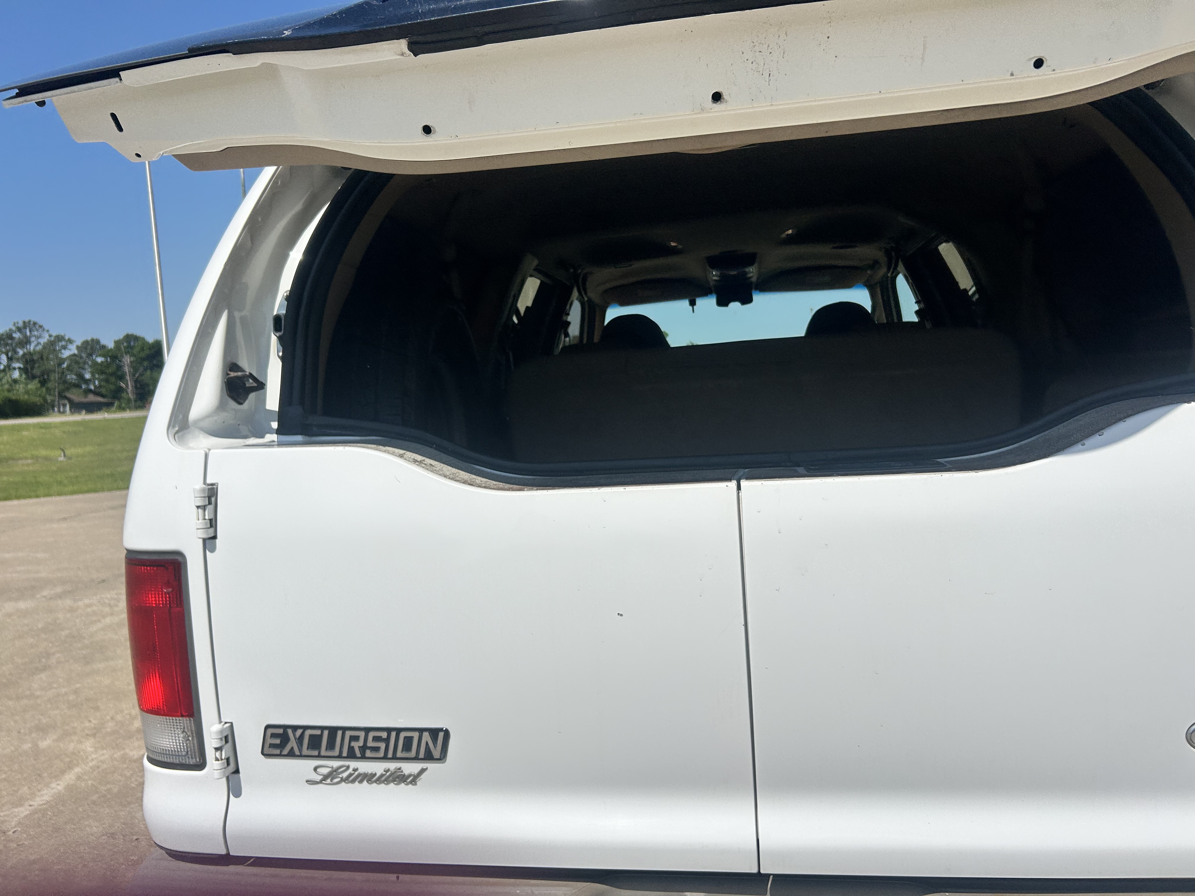 Used 2001 Ford Excursion 4WD Limited image 17