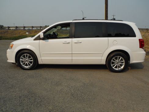 Used 2014 Dodge Grand Caravan SXT FWD image 5