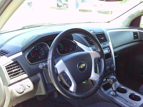 Used 2012 Chevrolet Traverse LT image 9