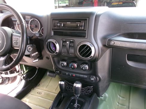 Used 2016 Jeep Wrangler 4WD Sport image 6