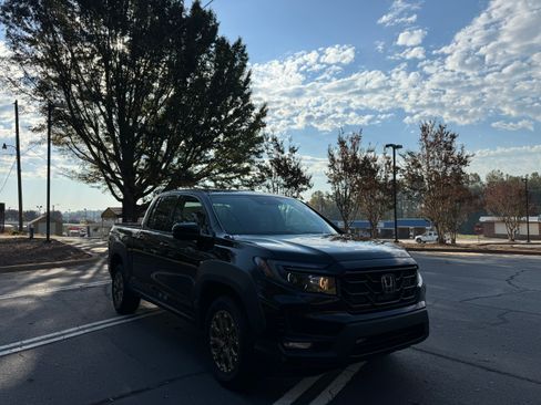 Used 2021 Honda Ridgeline Sport image 2