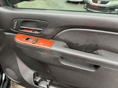 Used 2013 Chevrolet Avalanche LTZ image 15