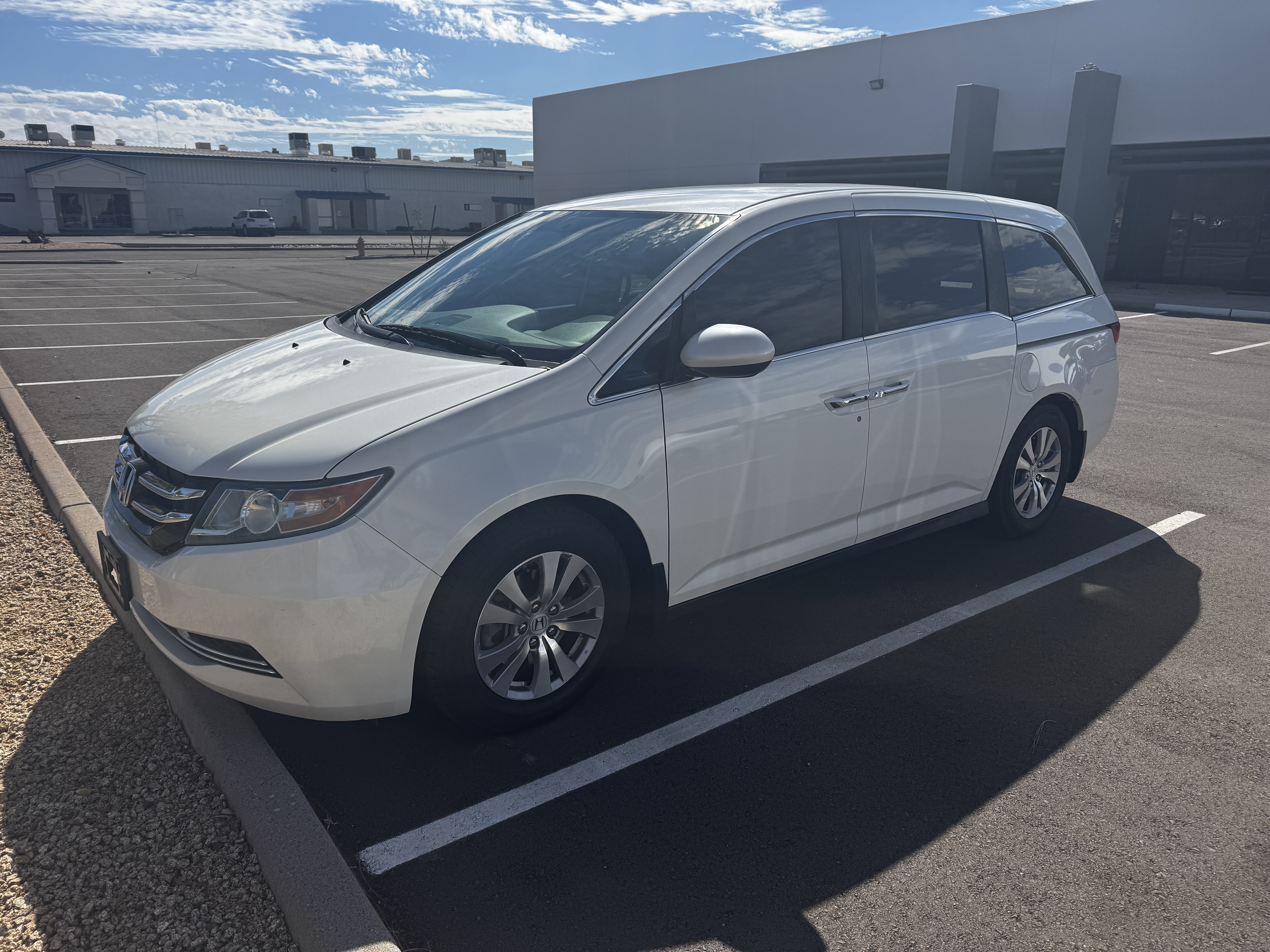 Used 2017 Honda Odyssey SE image 1